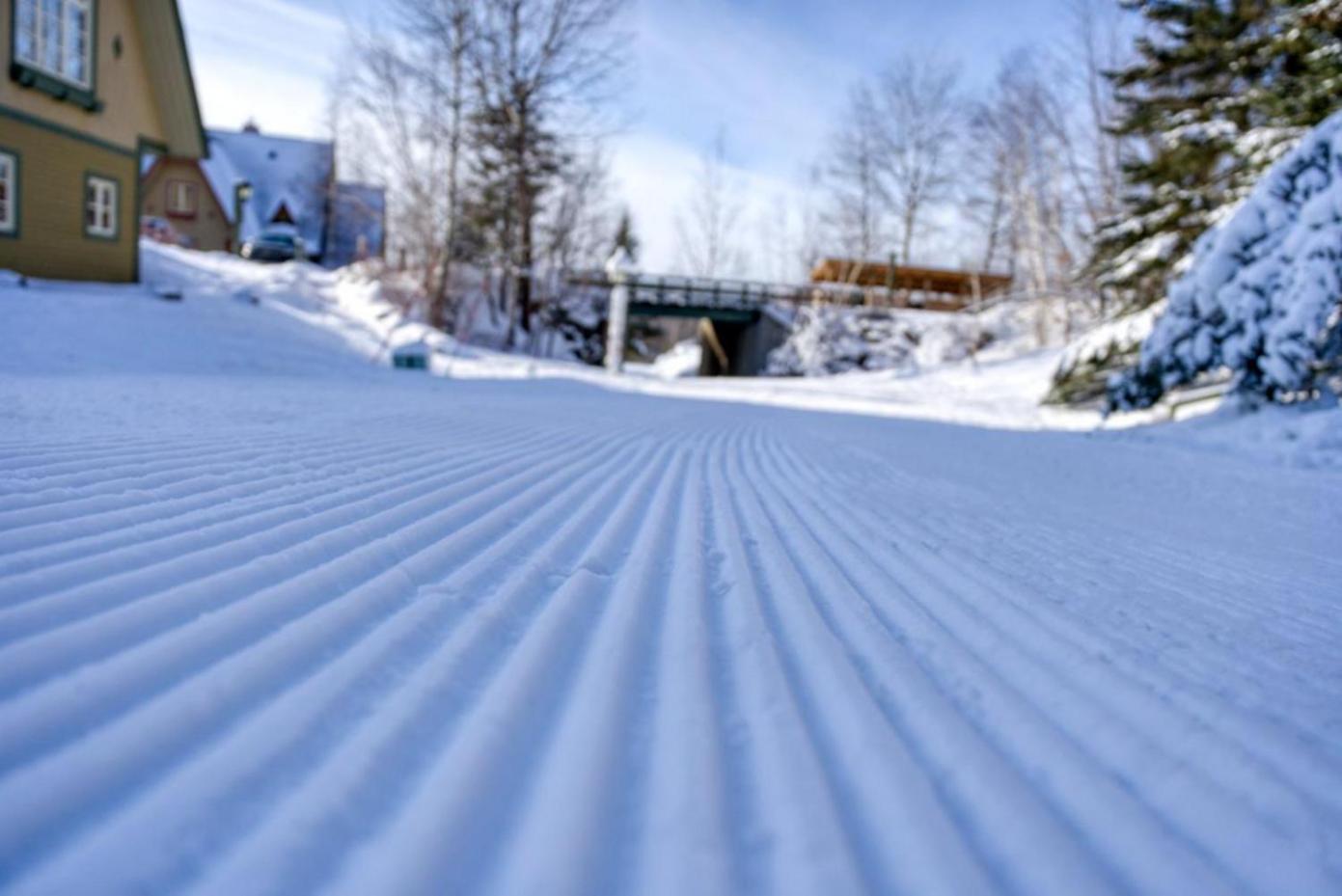 モントランブランLe Plateau East By Tremblant Vacationsアパートメント エクステリア 写真