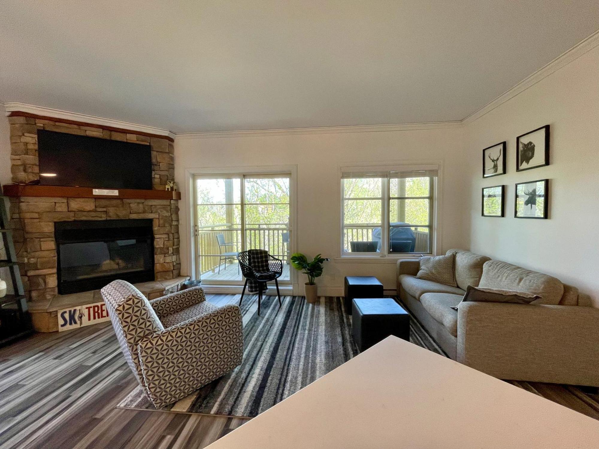 モントランブランLe Plateau East By Tremblant Vacationsアパートメント エクステリア 写真